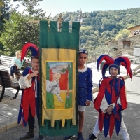 Giullari con il drappo