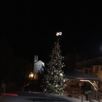 Lierna avvolta da luminarie natalizie 1