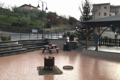 Piazza addobbata a Natale 4