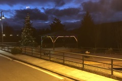 Piazza addobbata a Natale