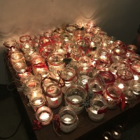 La luce delle lanterne illumina la Notte Santa